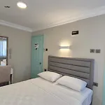 Hikmethan Kusadası
